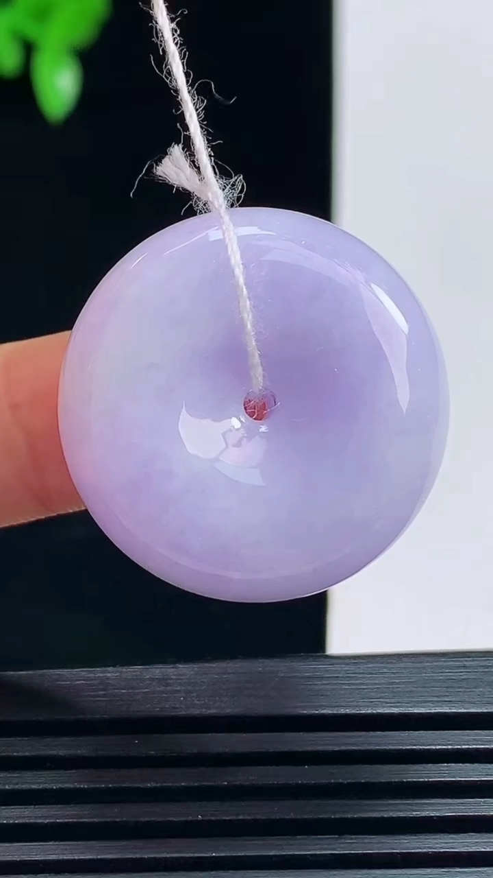 天然A货翡翠紫罗兰平安扣吊坠，尺寸25.2-8.8 重量:12.38g
7月16日