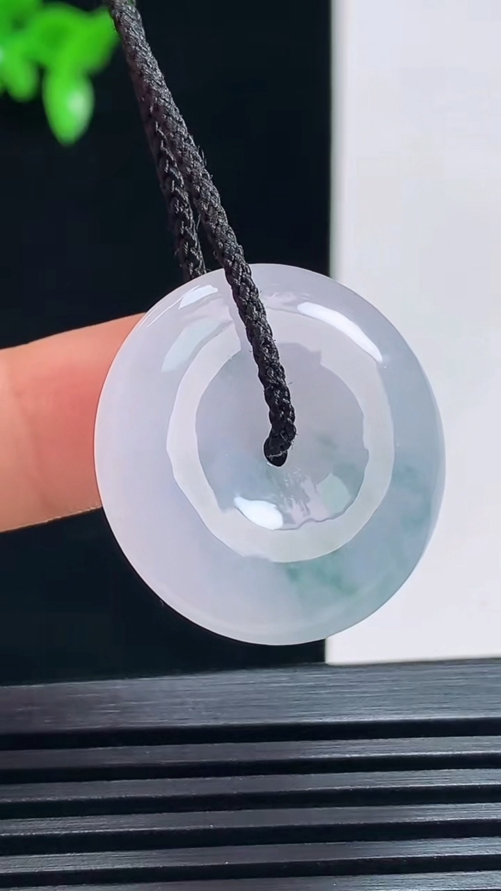 天然A货翡翠紫罗兰 飘花平安扣吊坠，尺寸24.5-5 重量:6.11g
7月16日