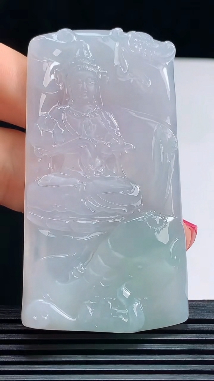 天然A货翡翠普贤菩萨吊坠，尺寸67-34-5.2 重量:31.96g
7月16日