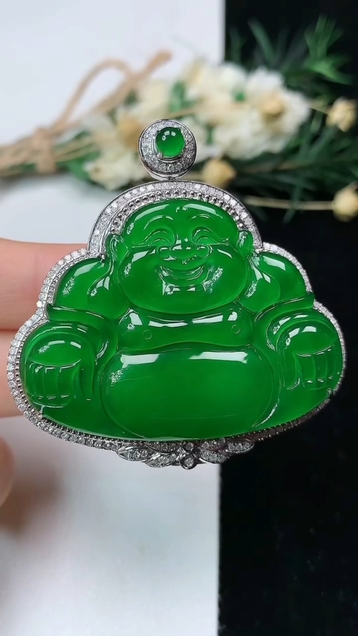 天然A货翡翠佛公吊坠，尺寸47.5-46.2-10.5，裸石31.5-42.5，重量:17.52g
