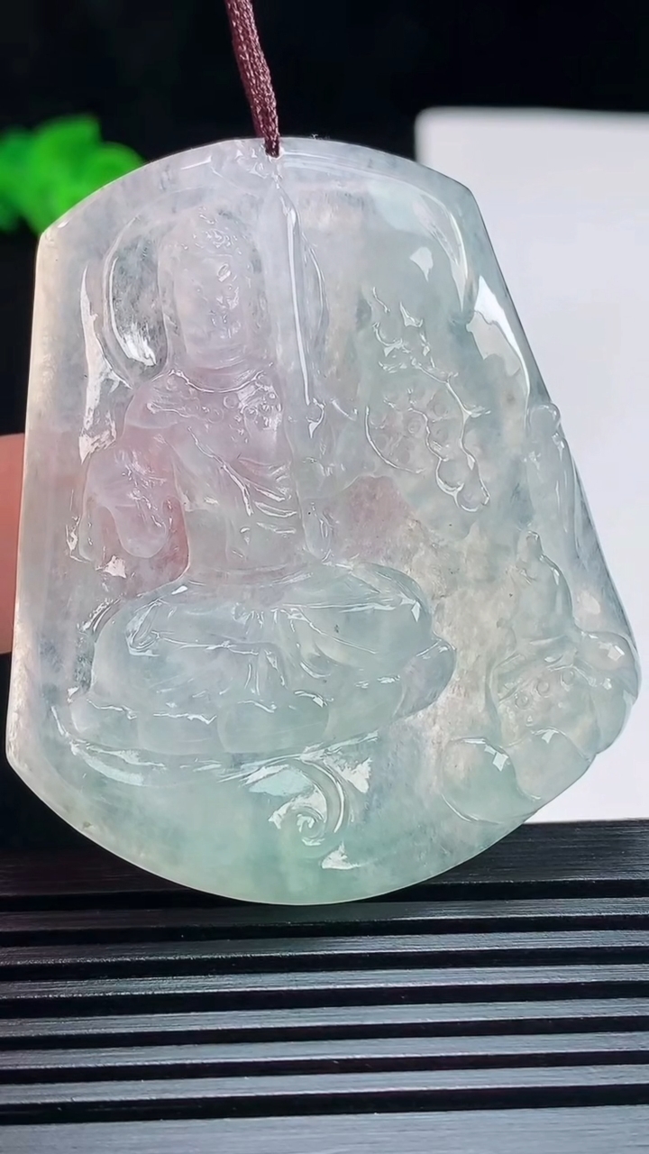 天然A货翡翠不动明王吊坠，尺寸52.5-44-4.6 重量:21.46g
7月17日