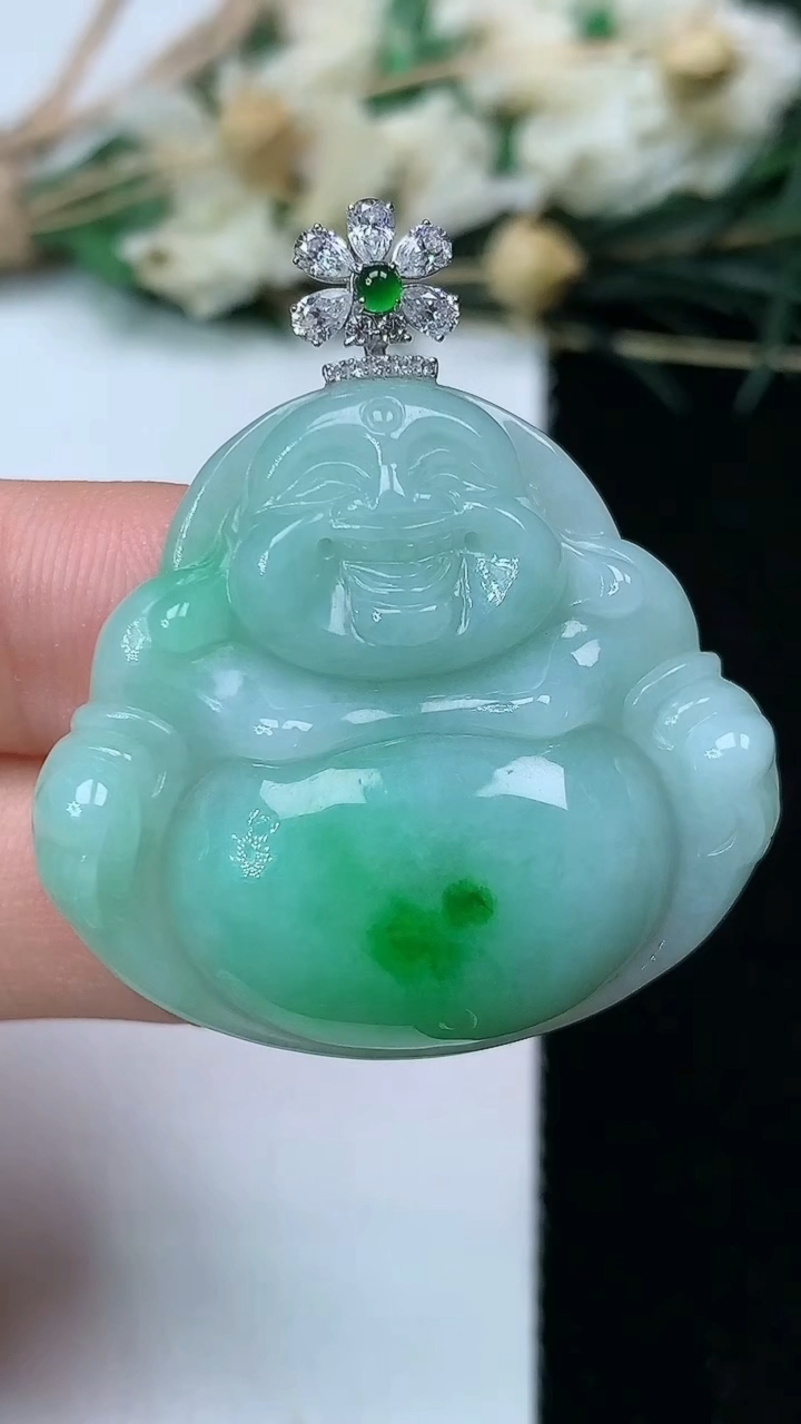 天然A货翡翠佛公吊坠，尺寸28.9-32.6-5.7，重量:8.72g
7月17日