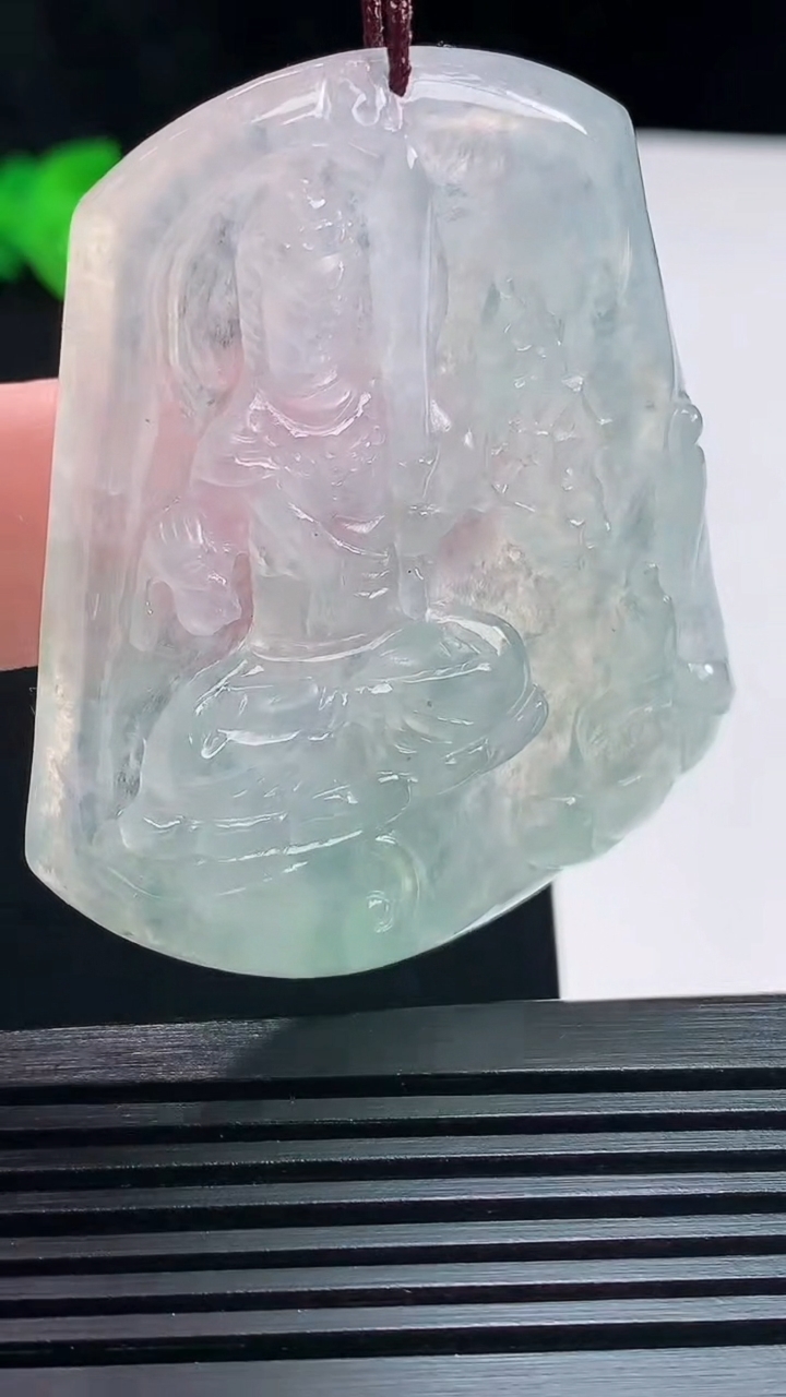 天然A货翡翠不动明王吊坠，尺寸52.5-44-4.6 重量:21.46g
7月17日