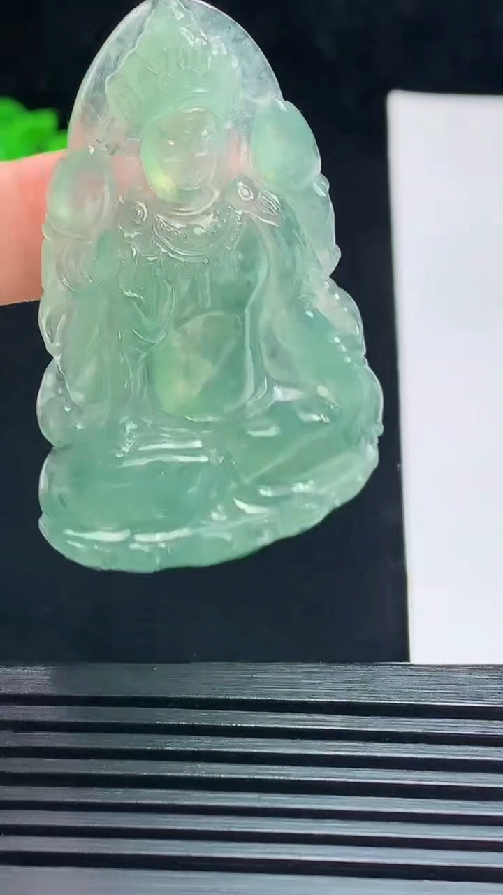 天然A货翡翠度母菩萨吊坠，尺寸53-33.2-4.8 重量:14.43g
7月17日