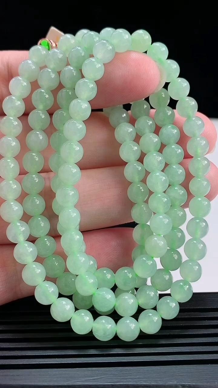 天然A货翡翠圆珠项链，尺寸6-118颗重量:45.34g
7月17日