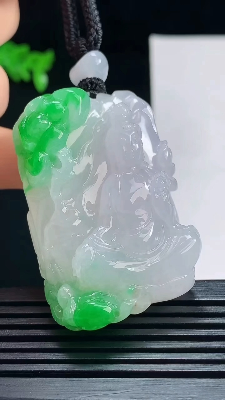 天然A货翡翠观音菩萨吊坠，尺寸48-31-13.6 重量:46.55g
7月17日