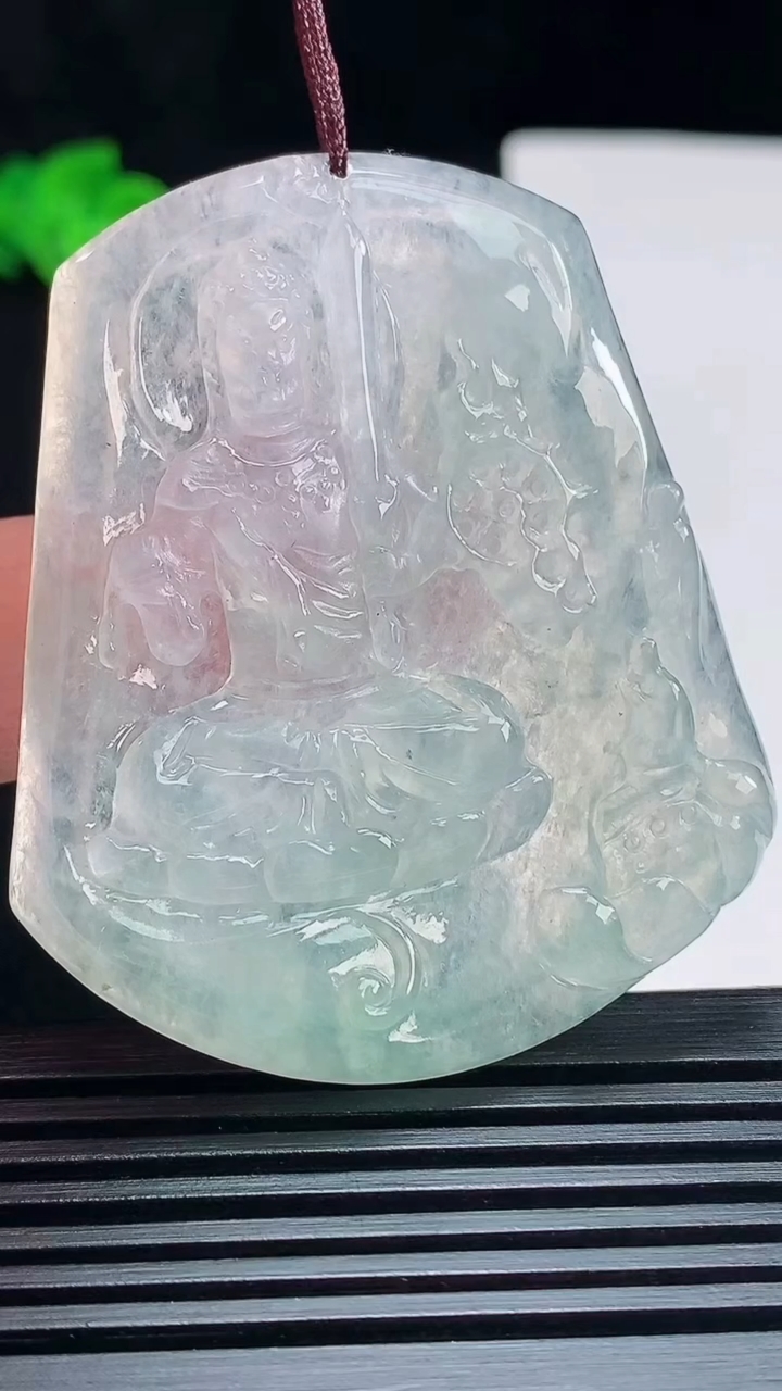 天然A货翡翠不动明王吊坠，尺寸52.5-44-4.6 重量:21.46g
7月17日