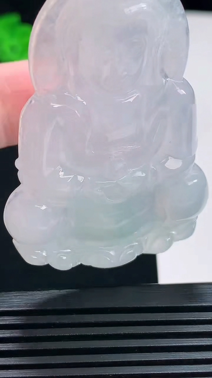 天然A货翡翠正装观音吊坠，尺寸54.6-37-6 重量:18.99g
7月17日