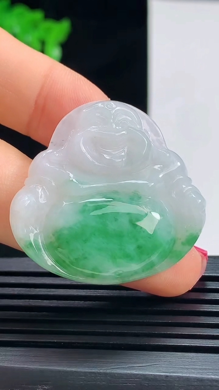 天然A货翡翠佛公吊坠，尺寸32-34-5.5 重量:9.72g
7月17日