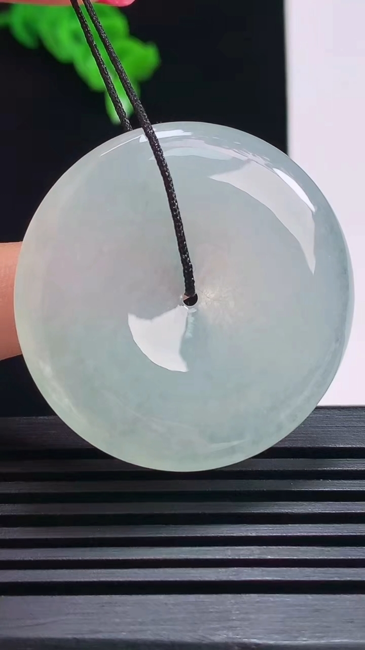 天然A货翡翠平安扣吊坠，尺寸37.5-5.6 重量:17.62g
7月17日