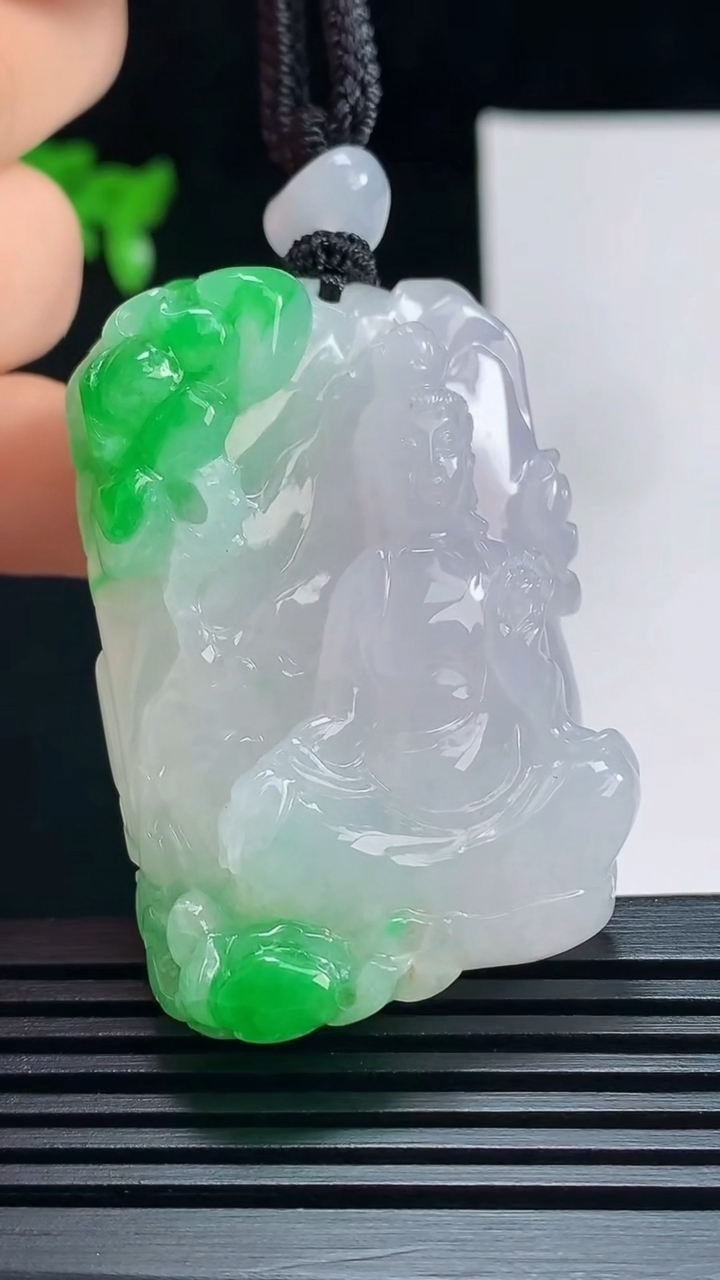 天然A货翡翠观音菩萨吊坠，尺寸48-31-13.6 重量:46.55g
7月17日