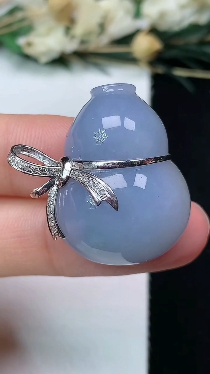 天然A货翡翠k金紫罗兰葫芦吊坠，尺寸26.4-21-10.8，重量:10.81g
7月17日
