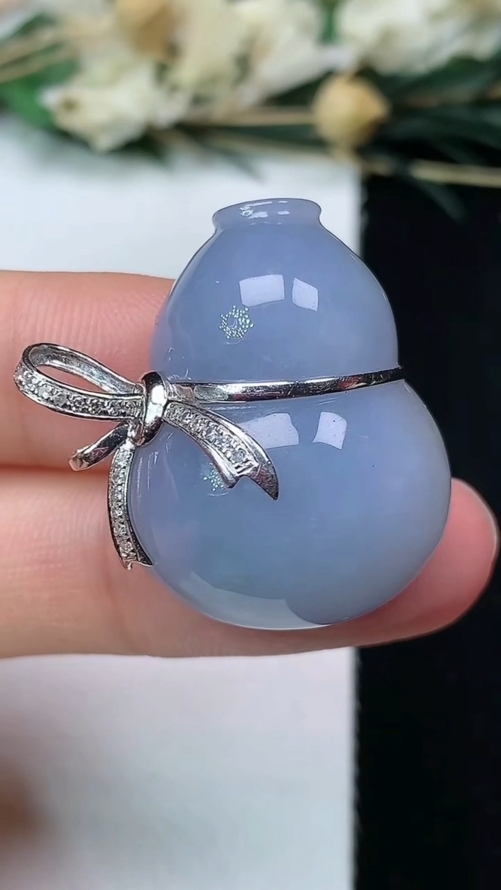 天然A货翡翠k金紫罗兰葫芦吊坠，尺寸26.4-21-10.8，重量:10.81g
7月17日