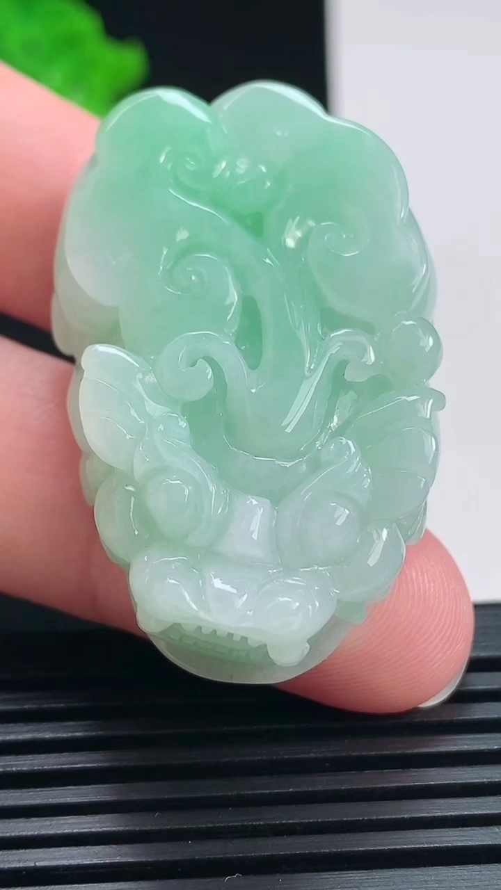 天然A货翡翠貔貅吊坠，尺寸44-26.8-13 重量:34.33g
7月17日