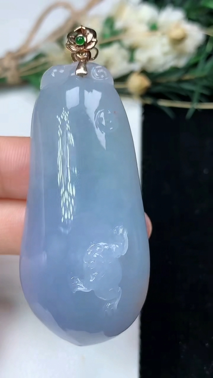 天然A货翡翠k金紫罗兰福瓜吊坠，尺寸54.8-25.6-13.5，重量:31.99g
7月17日