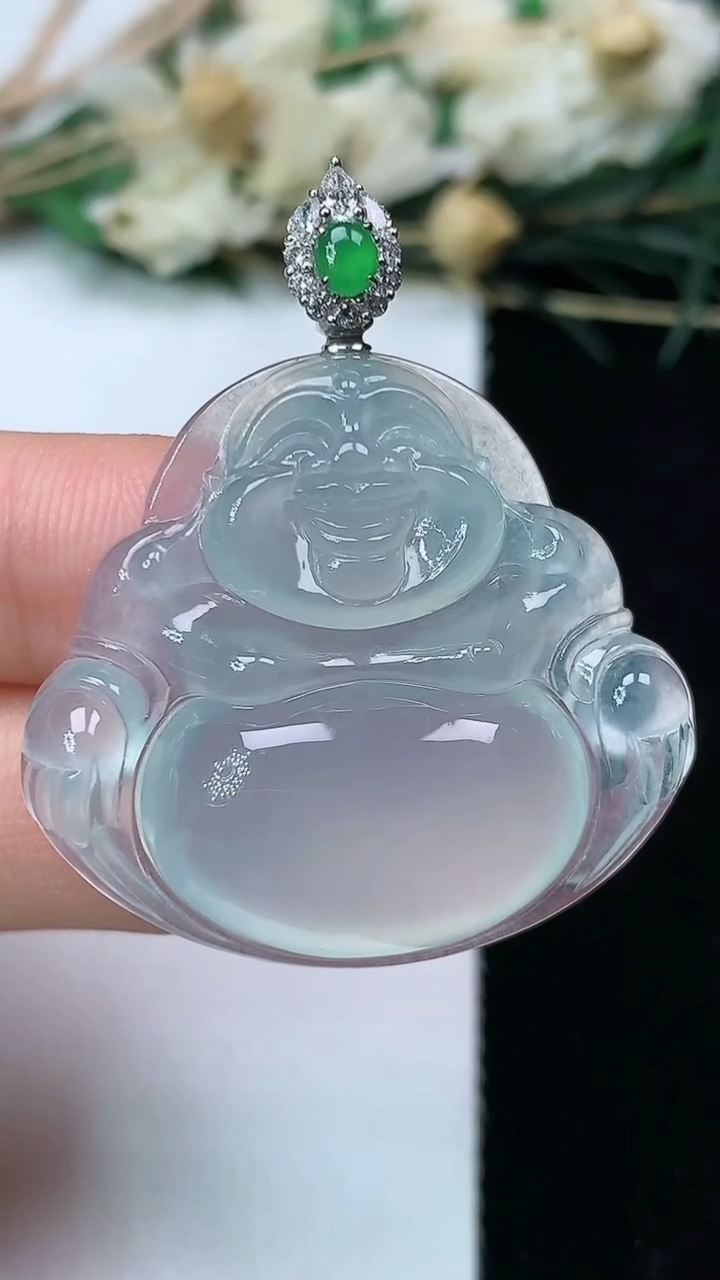 天然A货翡翠白冰佛公吊坠，尺寸28.6-32-6.8，重量:10.02g
7月17日