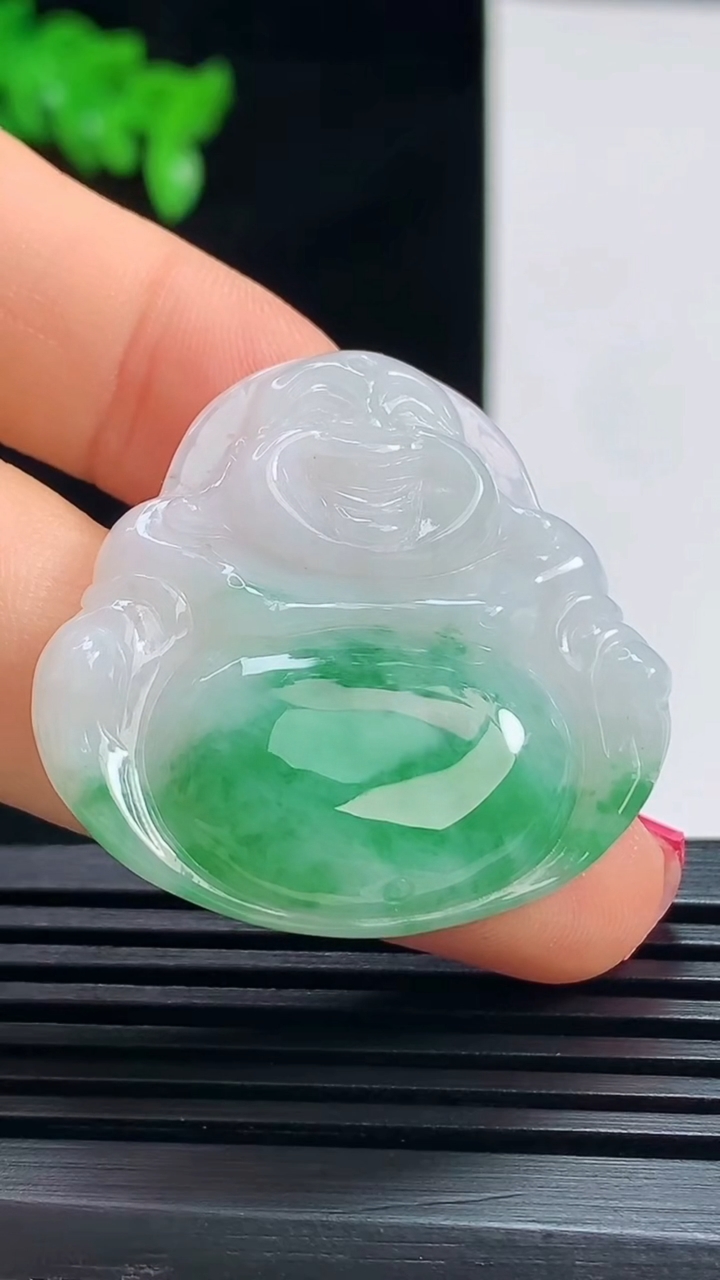 天然A货翡翠佛公吊坠，尺寸32-34-5.5 重量:9.72g
7月17日