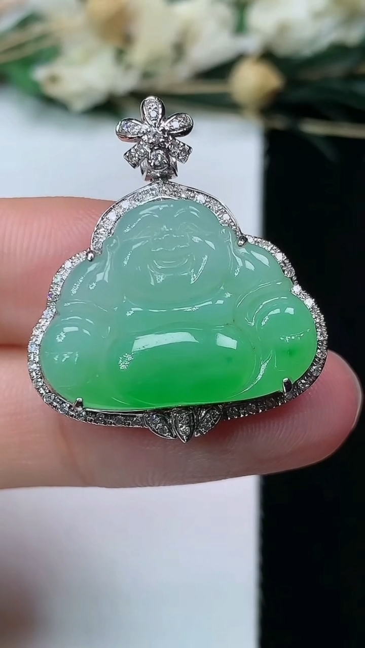 天然A货翡翠佛公吊坠，尺寸27.9-24-7.6，裸石16-21.6，重量:4.70g
7月17日