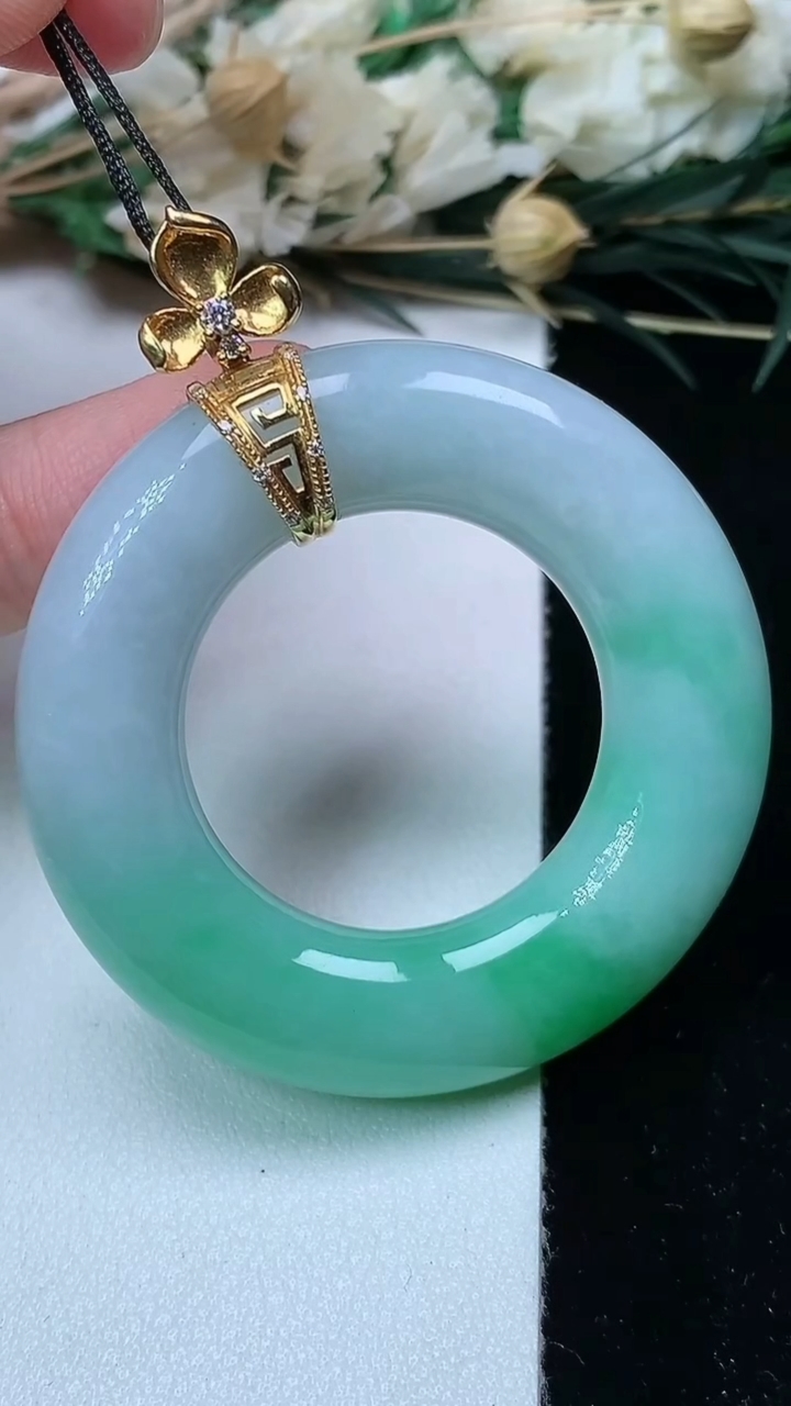 天然A货翡翠平安环吊坠，尺寸44-9.6，重量:29.23g
7月17日