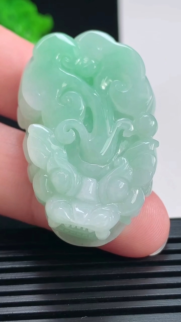 天然A货翡翠貔貅吊坠，尺寸44-26.8-13 重量:34.33g
7月17日