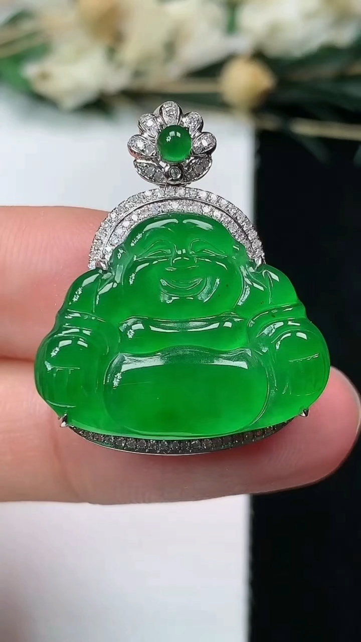 天然A货翡翠佛公吊坠，尺寸27.6-16.9-22.5-7.2，重量:4.56g
7月17日