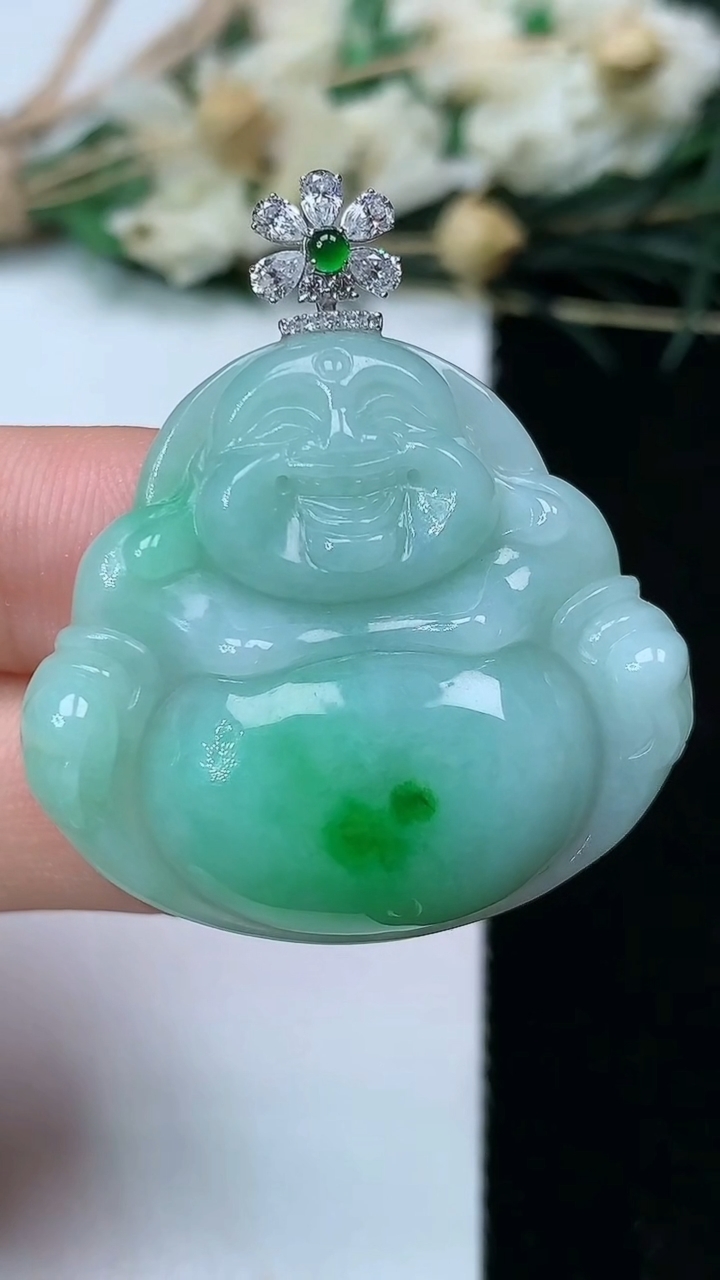 天然A货翡翠佛公吊坠，尺寸28.9-32.6-5.7，重量:8.72g
7月17日