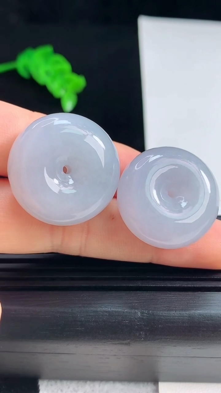 天然A货翡翠紫罗兰平安扣吊坠一对，尺寸23-11.2 重量:28.35g
7月17日