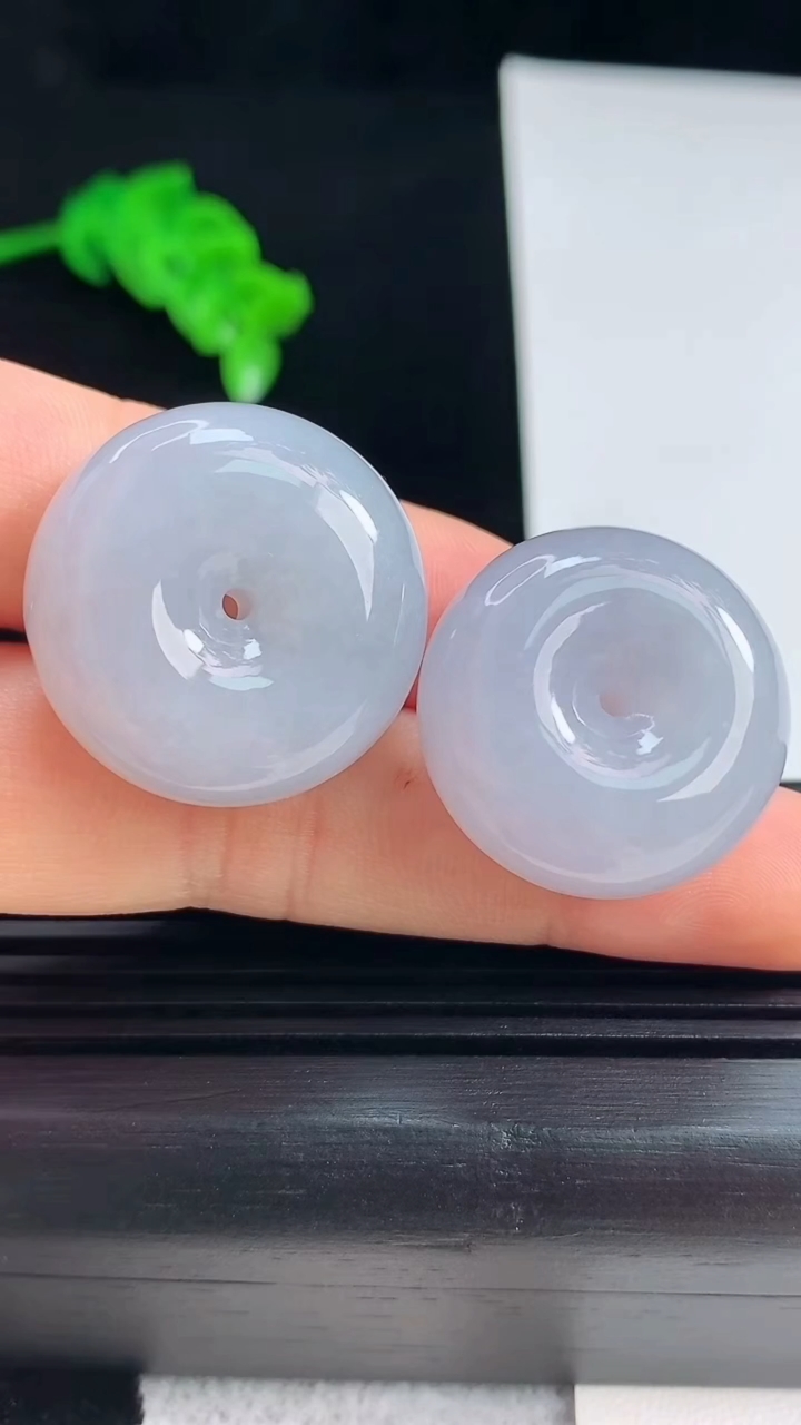 天然A货翡翠紫罗兰平安扣吊坠一对，尺寸23-11.2 重量:28.35g
7月17日