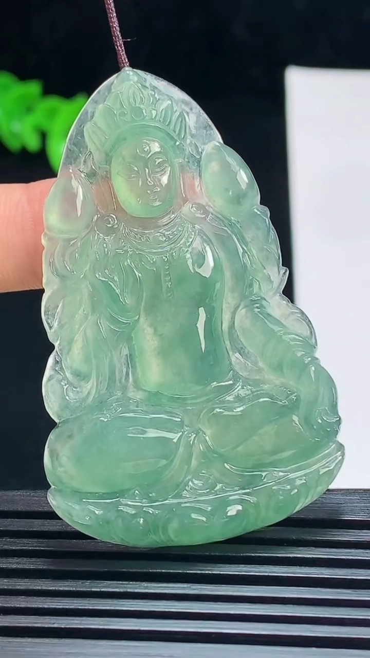 天然A货翡翠度母菩萨吊坠，尺寸53-33.2-4.8 重量:14.43g
7月17日