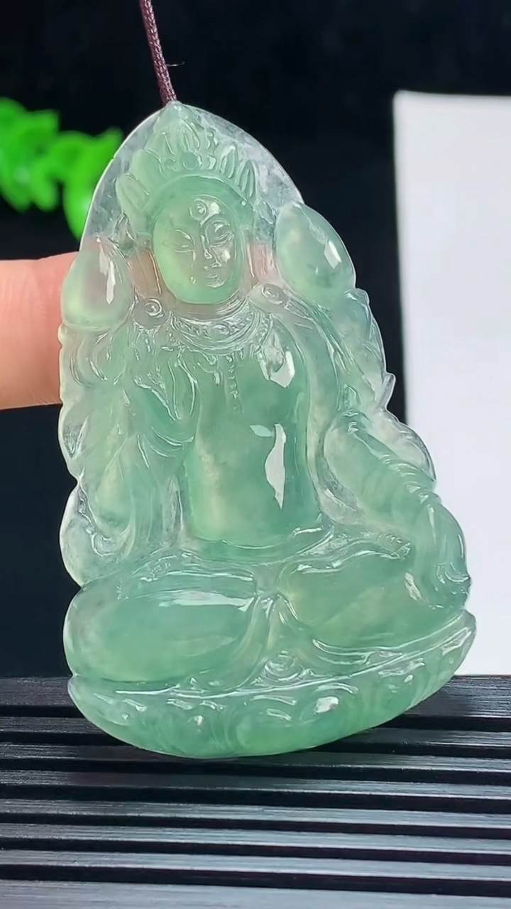天然A货翡翠度母菩萨吊坠，尺寸53-33.2-4.8 重量:14.43g
7月17日