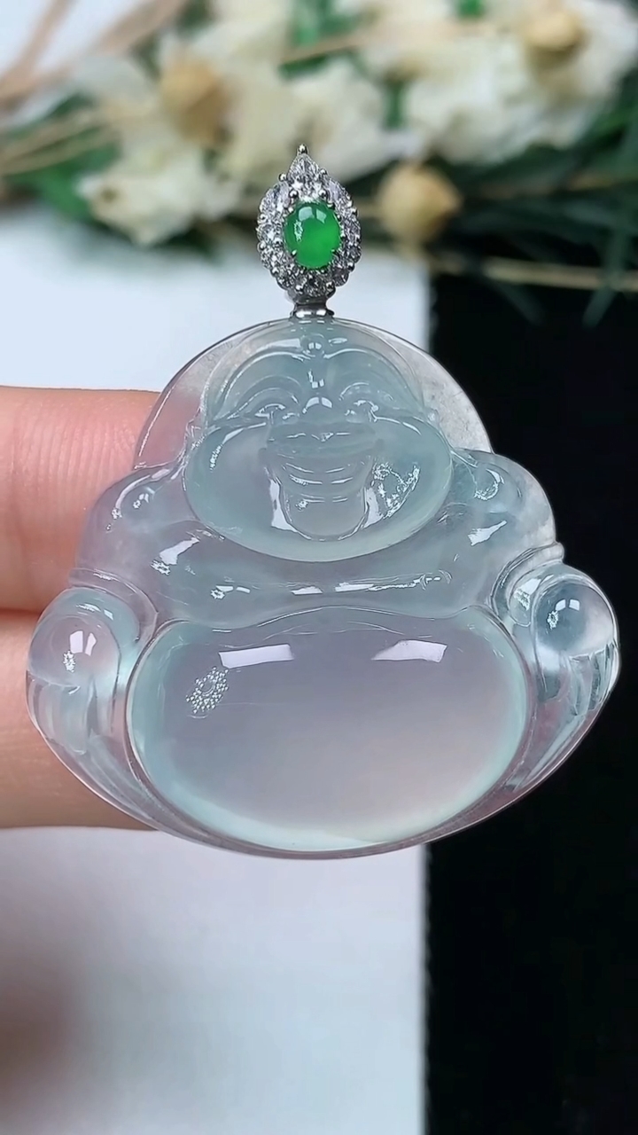 天然A货翡翠白冰佛公吊坠，尺寸28.6-32-6.8，重量:10.02g
7月17日
