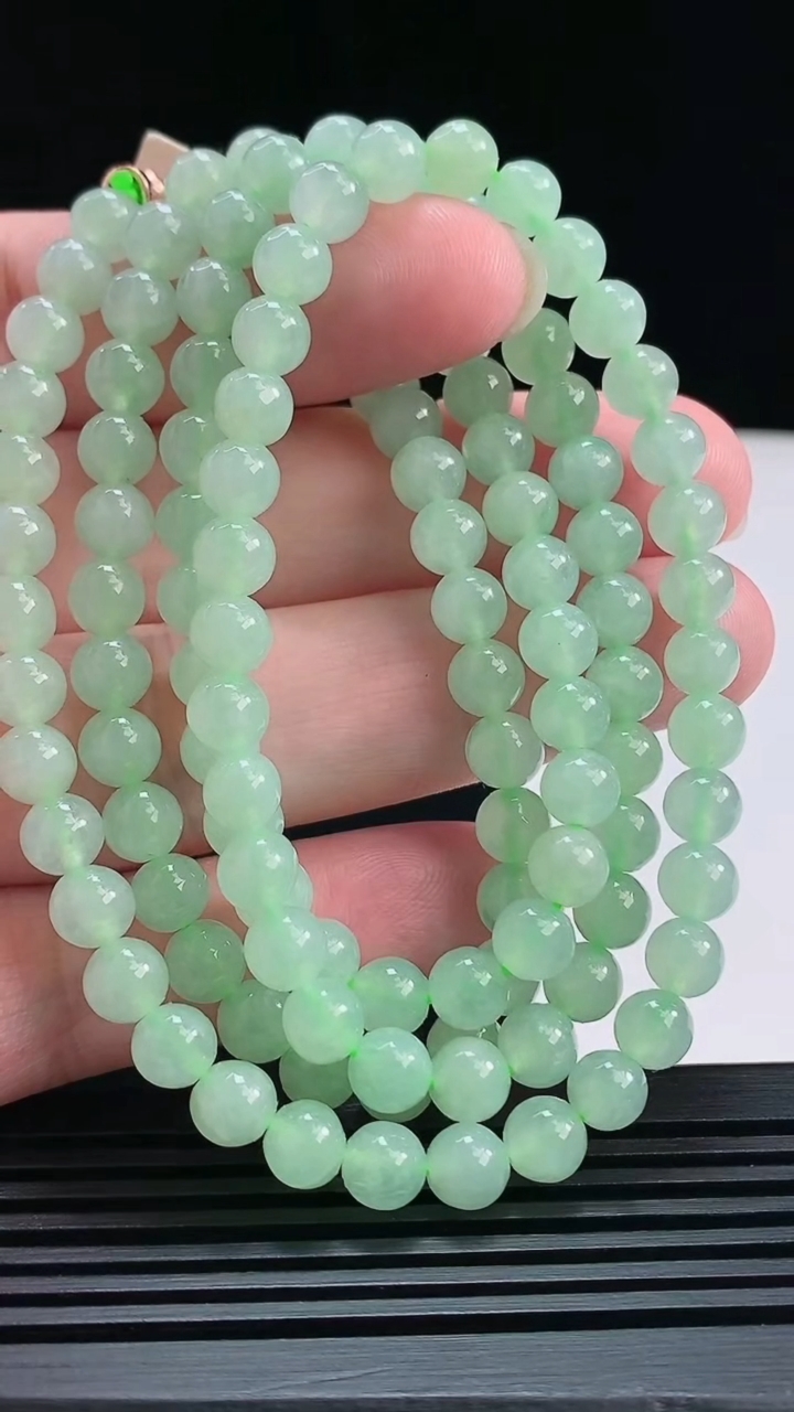 天然A货翡翠圆珠项链，尺寸6-118颗重量:45.34g
7月17日