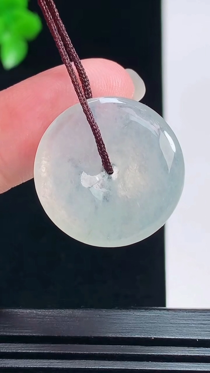 天然A货翡翠平安扣吊坠，尺寸22.6-4 重量:4.35g
7月18日