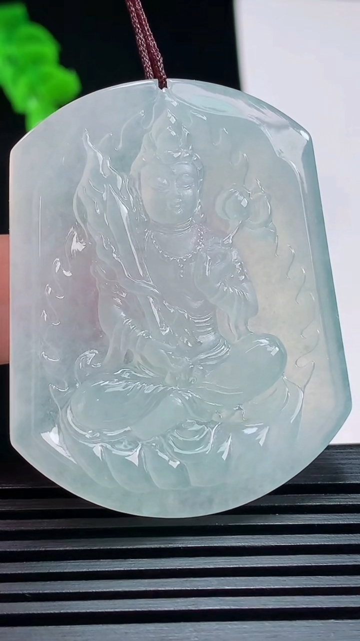 天然A货翡翠虚空藏菩萨吊坠，尺寸49.5-40-5.2 重量:23.43g
7月18日