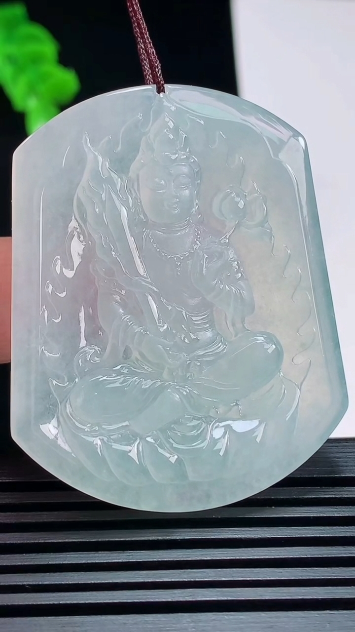 天然A货翡翠虚空藏菩萨吊坠，尺寸49.5-40-5.2 重量:23.43g
7月18日