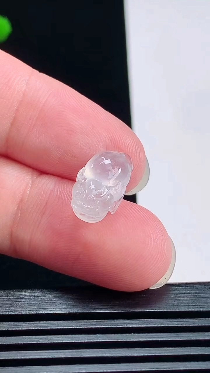 天然A货翡翠金蟾镶嵌件，尺寸15-8.5-5.5 重量:1.27g
7月18日