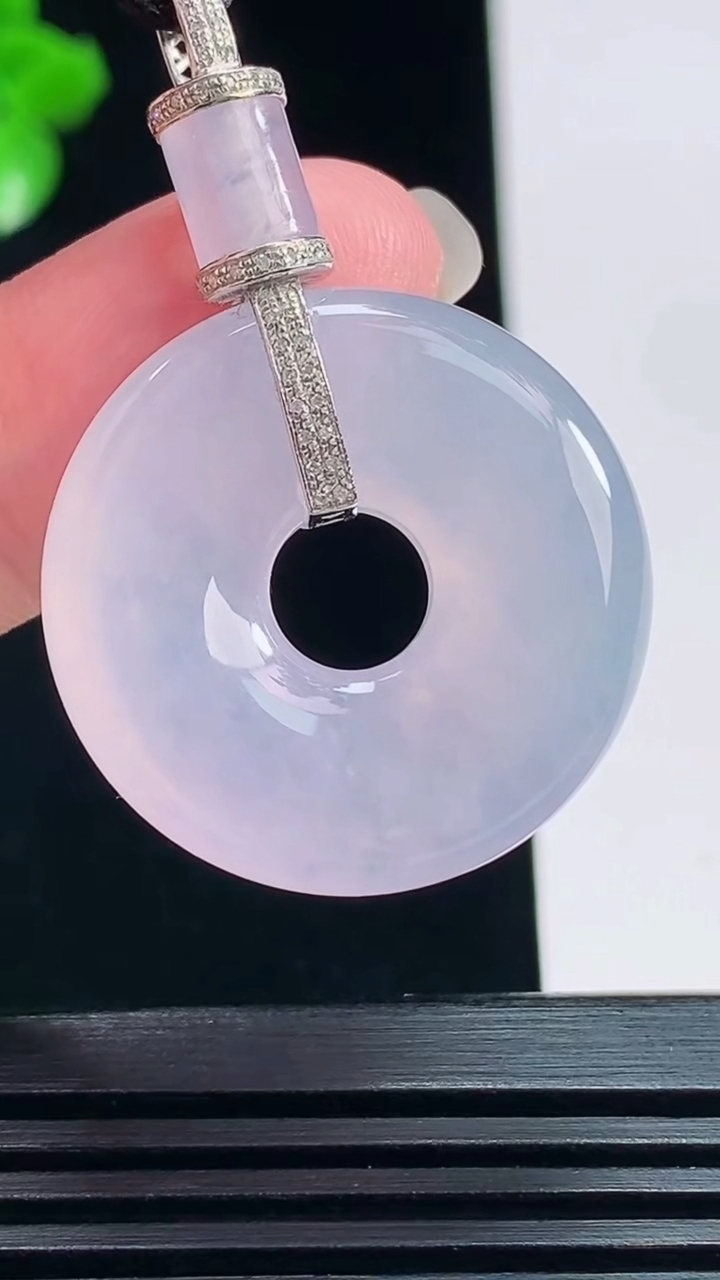 天然A货翡翠种紫罗兰平安环吊坠，尺寸41-27-7 重量:11.59g
7月18日
