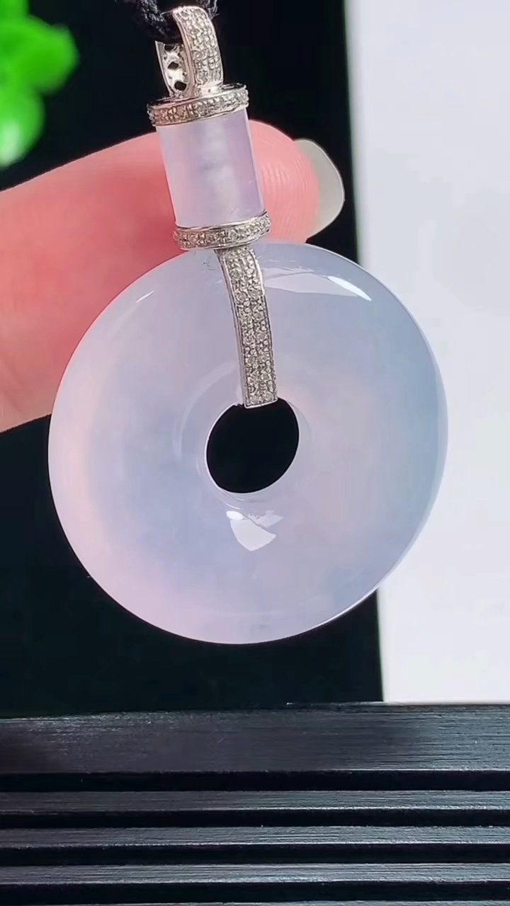 天然A货翡翠种紫罗兰平安环吊坠，尺寸41-27-7 重量:11.59g
7月18日