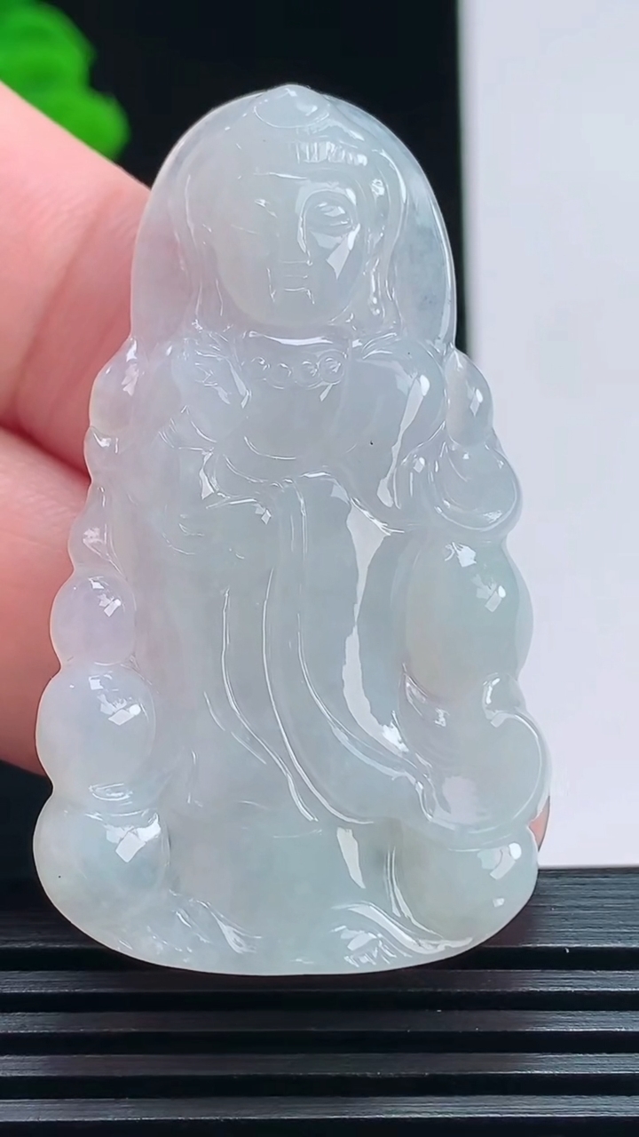 天然A货翡翠观音菩萨吊坠，尺寸50-28-4.6 重量:12.27g
7月18日