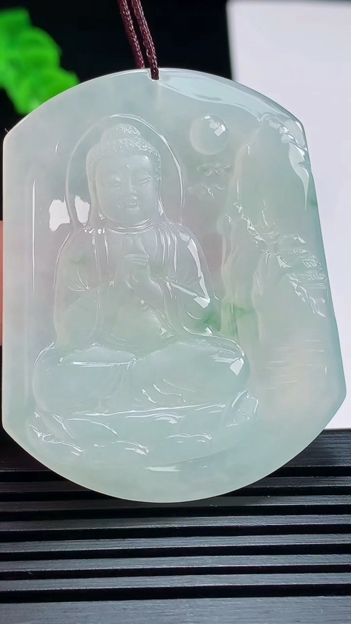 天然A货翡翠大日如来佛吊坠，尺寸51.5-41.5-5 重量:24.62g
7月18日