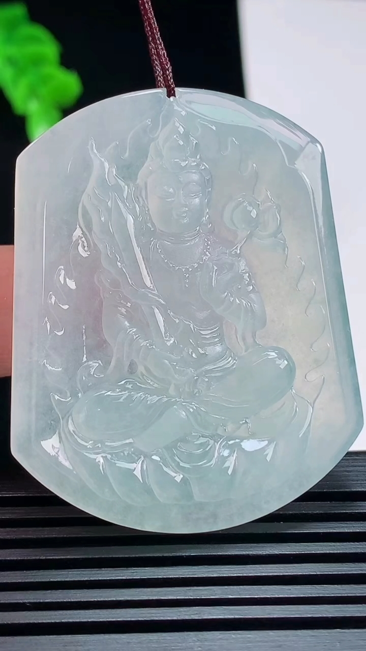 天然A货翡翠虚空藏菩萨吊坠，尺寸49.5-40-5.2 重量:23.43g
7月18日