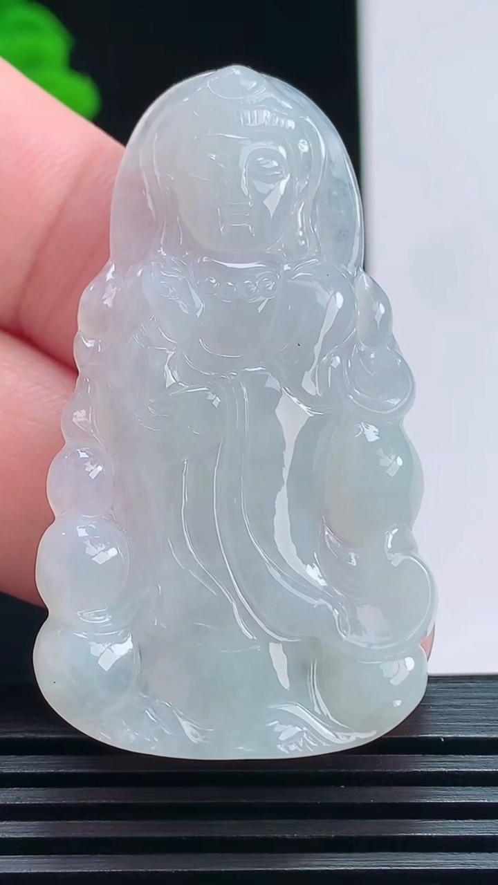天然A货翡翠观音菩萨吊坠，尺寸50-28-4.6 重量:12.27g
7月18日