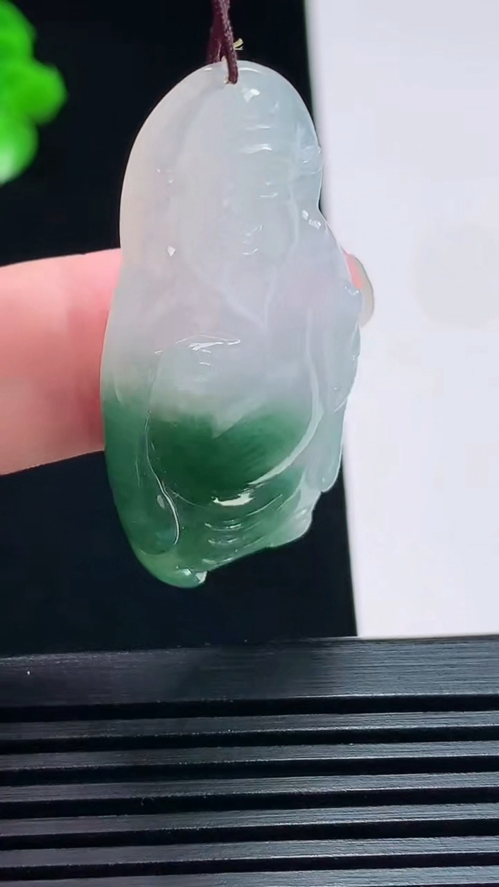 天然A货翡翠飘花财神爷吊坠，尺寸44-20.5-6 重量:9.14g
7月18日