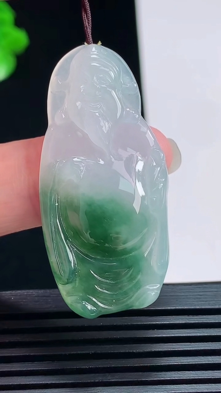 天然A货翡翠飘花财神爷吊坠，尺寸44-20.5-6 重量:9.14g
7月18日