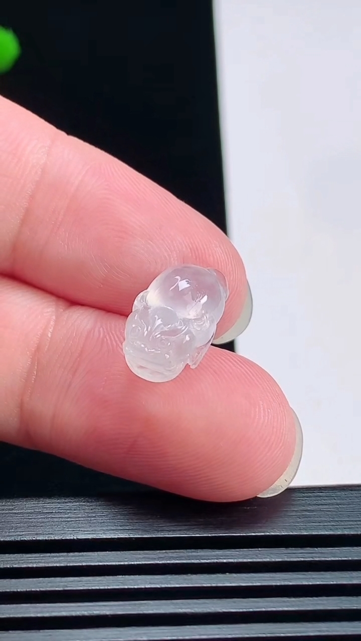 天然A货翡翠金蟾镶嵌件，尺寸15-8.5-5.5 重量:1.27g
7月18日