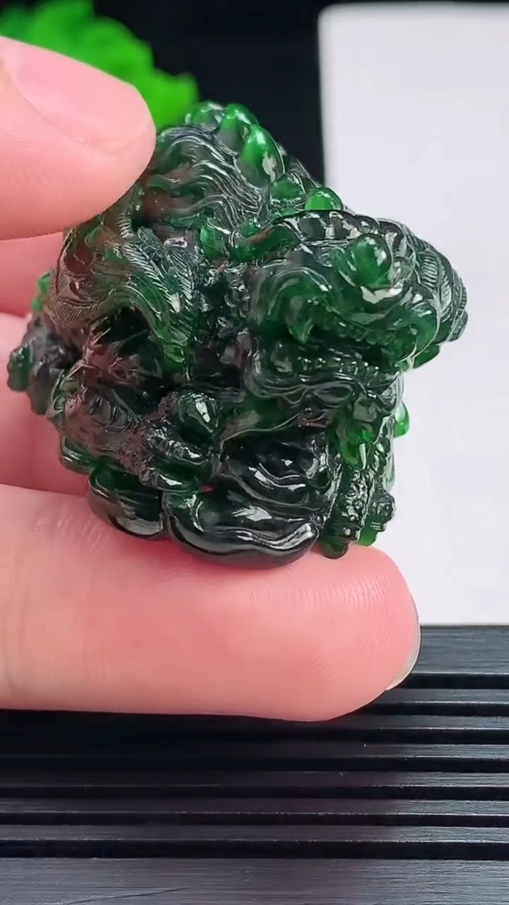 天然A货翡翠飞天貔貅吊坠，尺寸45-31-26 重量:46.54g
7月18日