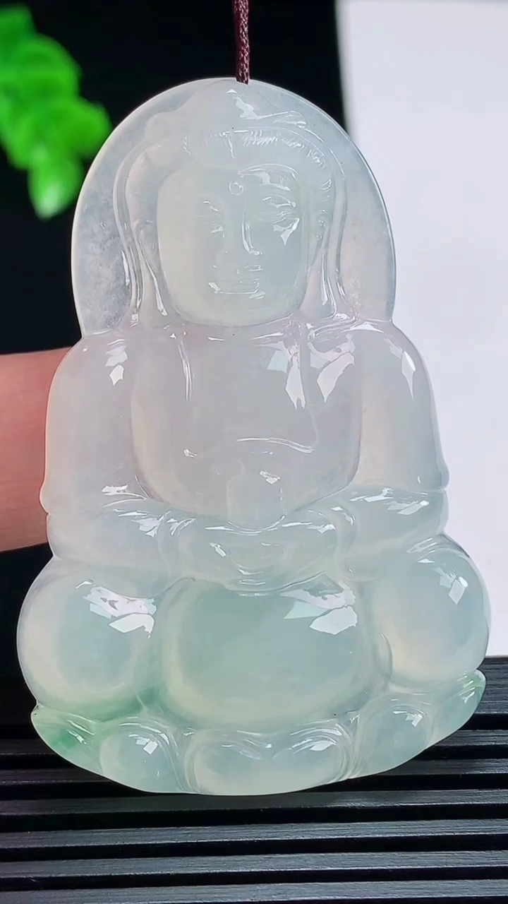 天然A货翡翠正装观音吊坠，尺寸54-36.2-5 重量:16.99g
7月18日