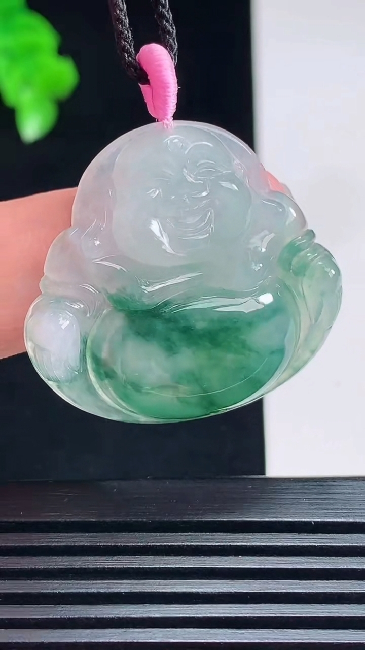 天然A货翡翠飘花佛公吊坠，尺寸30-33.5-5.5 重量:9.20g
7月18日