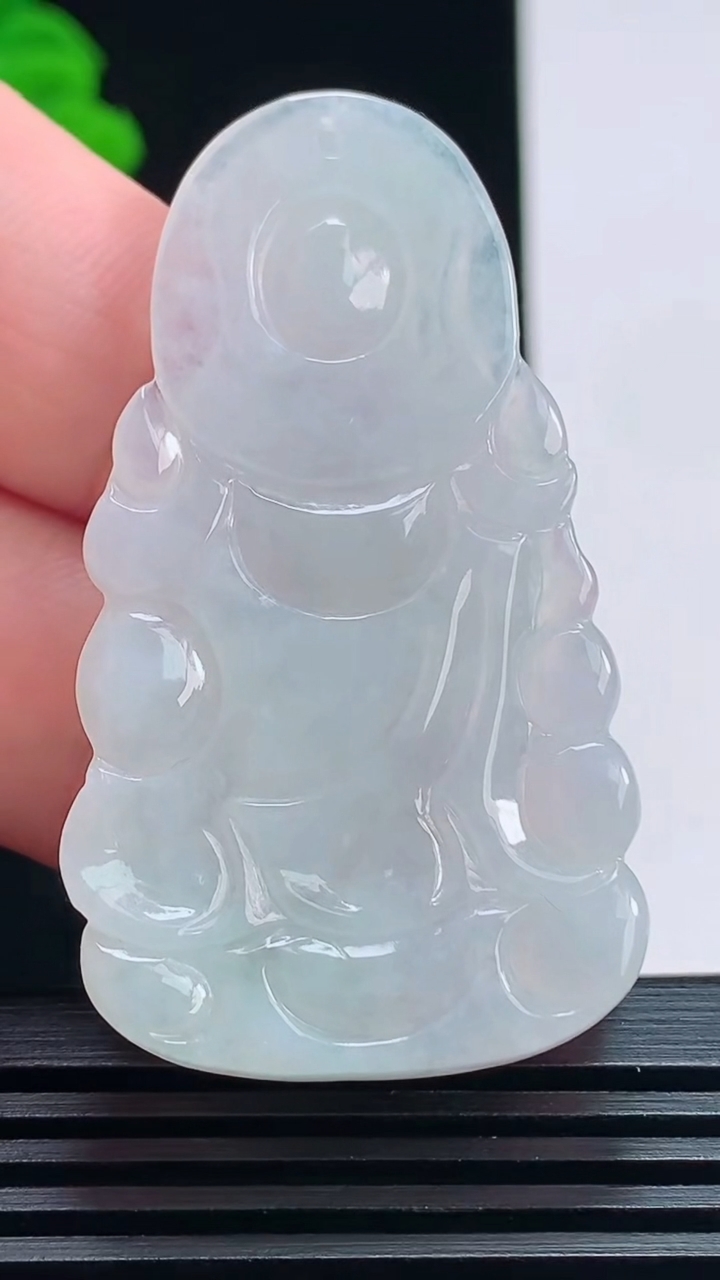 天然A货翡翠观音菩萨吊坠，尺寸50-28-4.6 重量:12.27g
7月18日