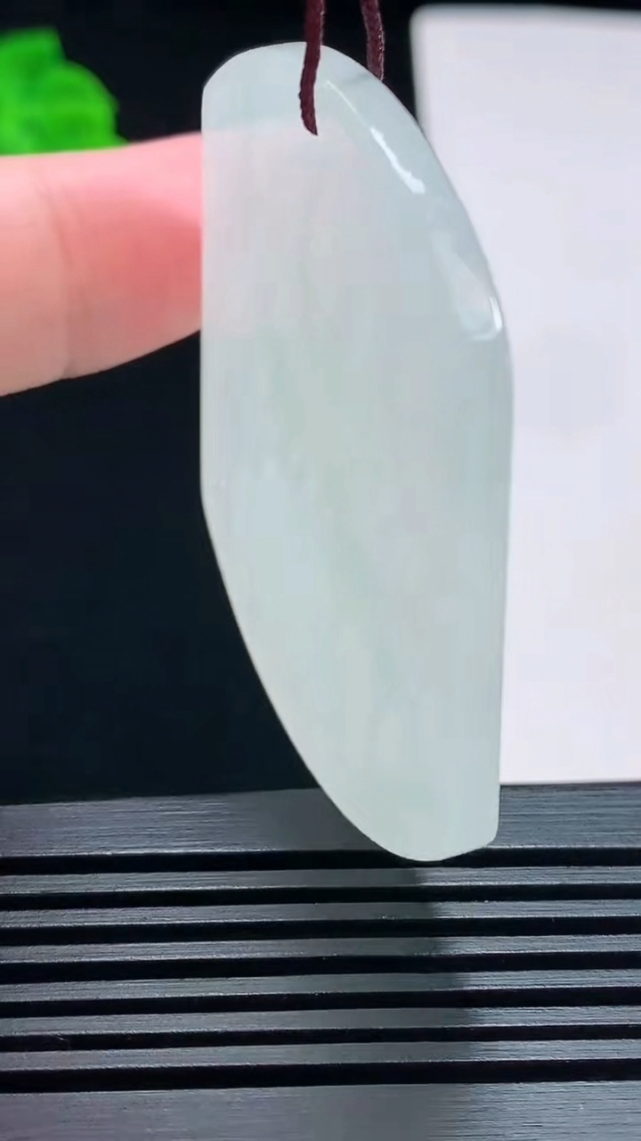 天然A货翡翠普贤菩萨吊坠，尺寸52.5-42-5 重量:25.71g
7月18日